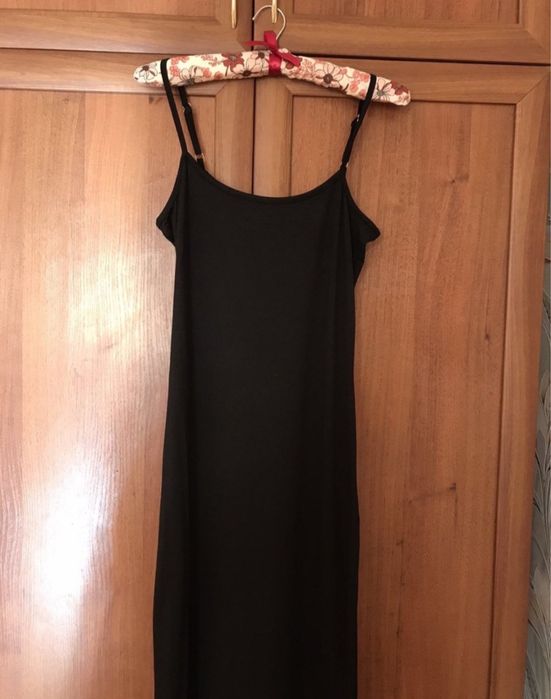 Сукня жіноча чорна довга