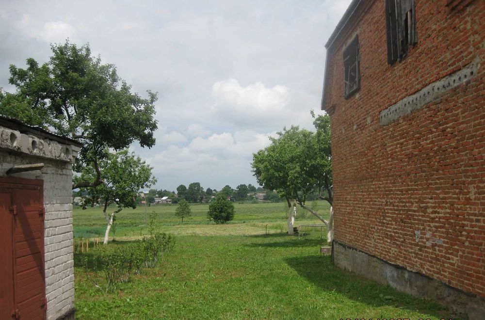 Будинок та земельна ділянка 0,5 га в дуже гарному місці близько Львова