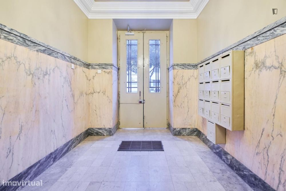 Quarto - localizado em Entrecampos Lisbon
