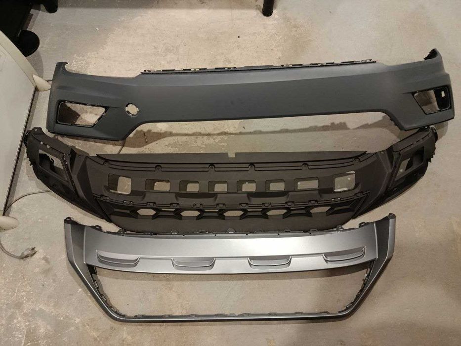 VW Volkswagen Tiguan Allspace 16-21 Срібна Накладка Переднього Бампера