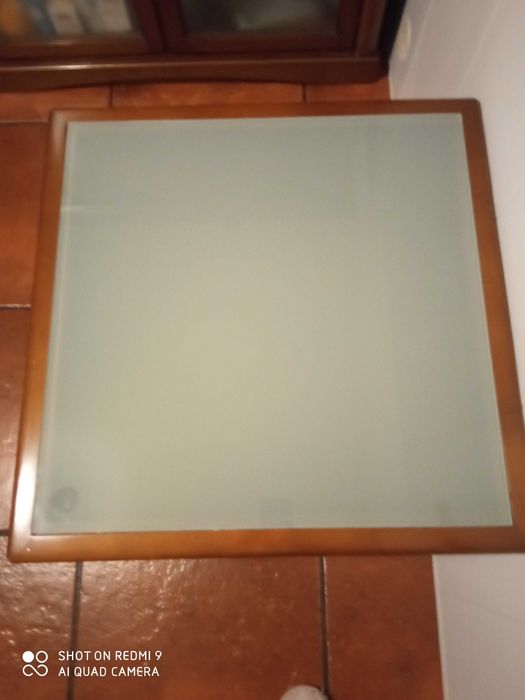 Mesa de centro em cerejeira com tampo em vidro