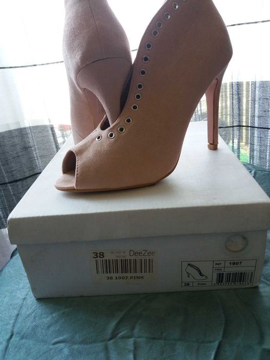 Buty damskie na szpilce