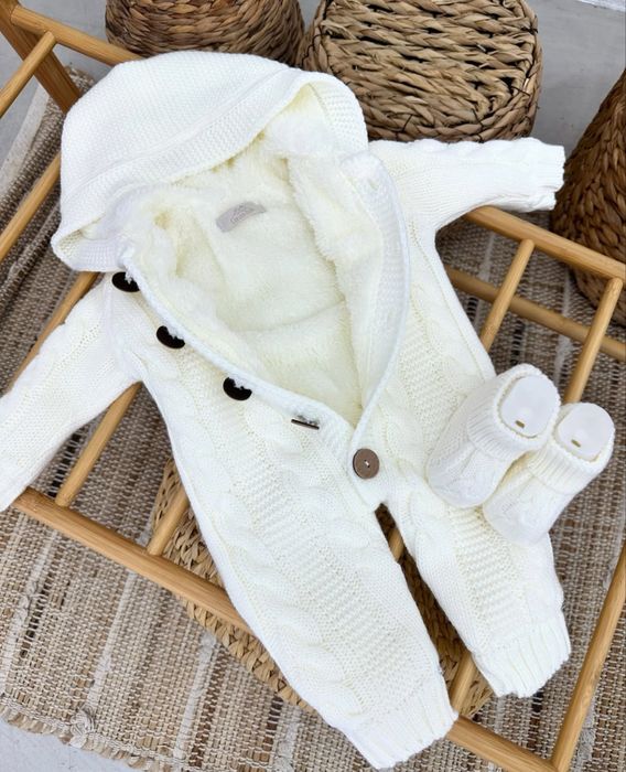 Детский вязаный комбинезон