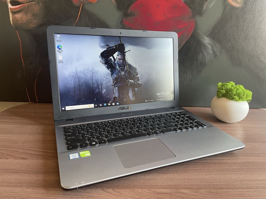 Игровой ноутбук Asus/i3-6006/8 GB/ 240 SSD/GeForce 920M 2 GB