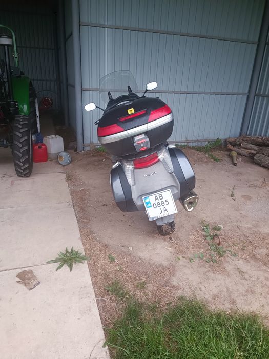 Honda deauville 700