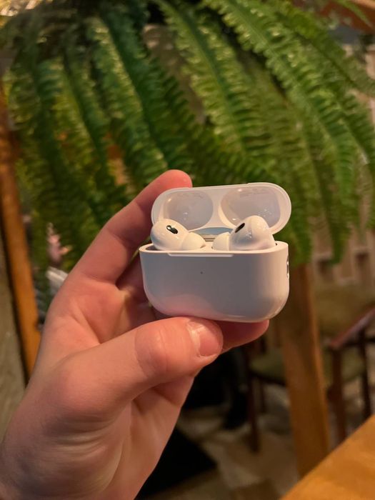 Apple AirPods 2 Pro    !!Гарний варіант для віскових!!