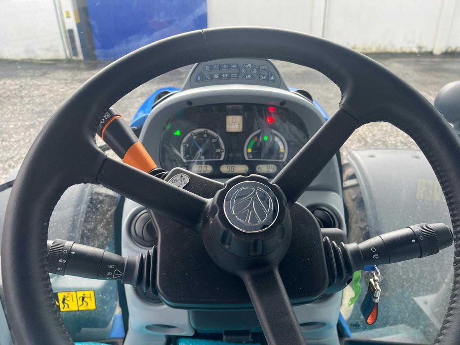 Trator New Holland T5 140 DYNAMIC COMMAND