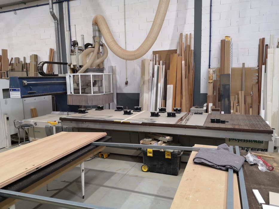 CNC UNITEAM 5 eixos para carpintaria/mobiliario