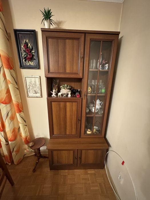 Regał z witryną imitacja drewna