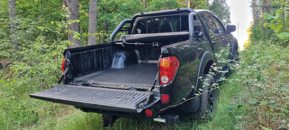 Mitsubishi L200 Mitsubishi L200 2.5 DI-D 200 KM 4x4 | Pickup | 2013
