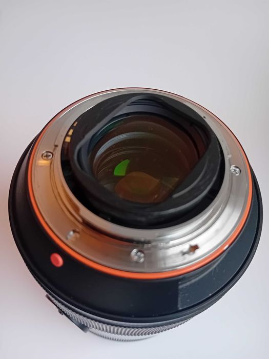 Objectiva zoom 24-70mm Sony/Zeiss para Sony A-Mount.