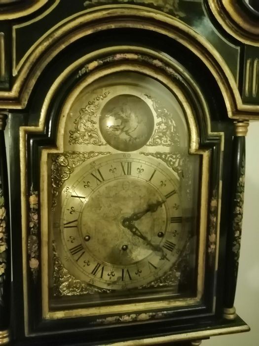 Relógio de pé antigo