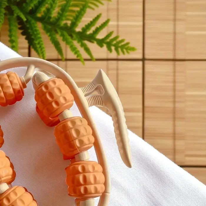 Антицелюлітний масажер для тіла ручний: ролер на 13 роликів