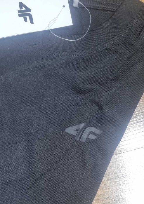 Nowa  Koszulka męska 4F Longsleeve czarna, małe logo rozmiar L