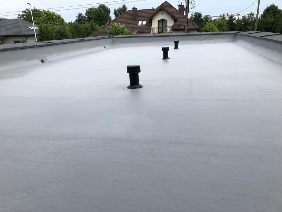 Wykrywanie nieszczelności dachów płaskich wykonanych z papy i membrany