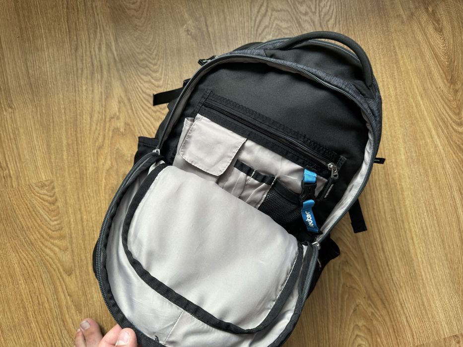 Міський трекинговий рюкзак портфель  Deuter Giga Pro Backpack