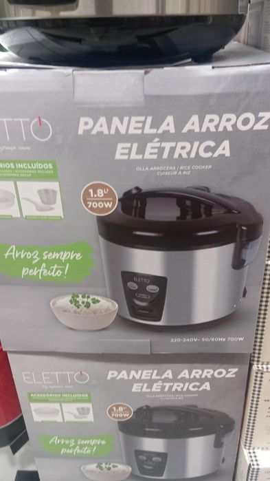 Panela Arroz Elétrica ELETTO com capacidade para 1,8 litros.     Capacidade: 1,8 litros. Potência: 700 W. Acessórios: Inclui acessórios para cozinhar
