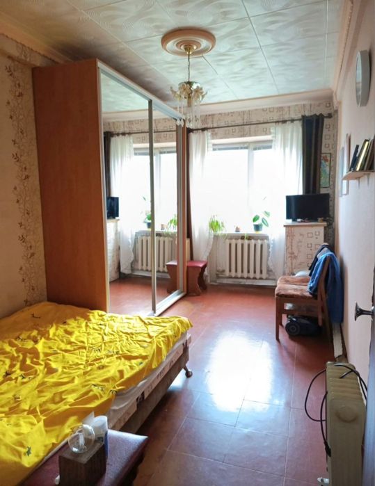 Продам 2 х ком квартиру. Матросова.