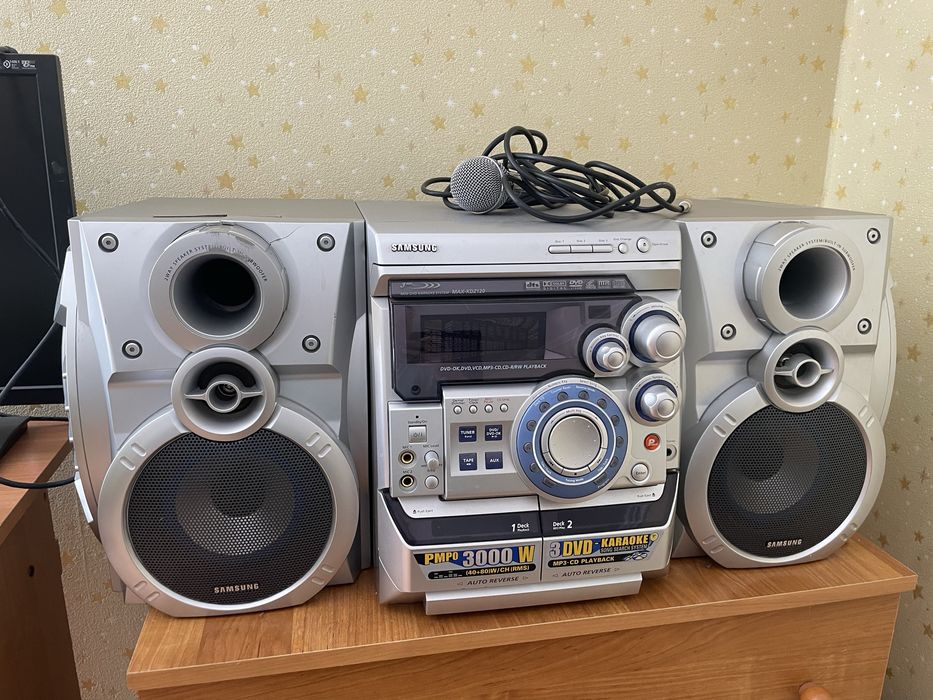 Продаю музичний центр Samsung MAX-KDZ120 у хорошому робочому стані.