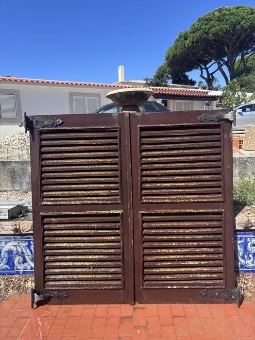 12 vãos de portadas/janelas em madeira maciça – excelente qualidade
