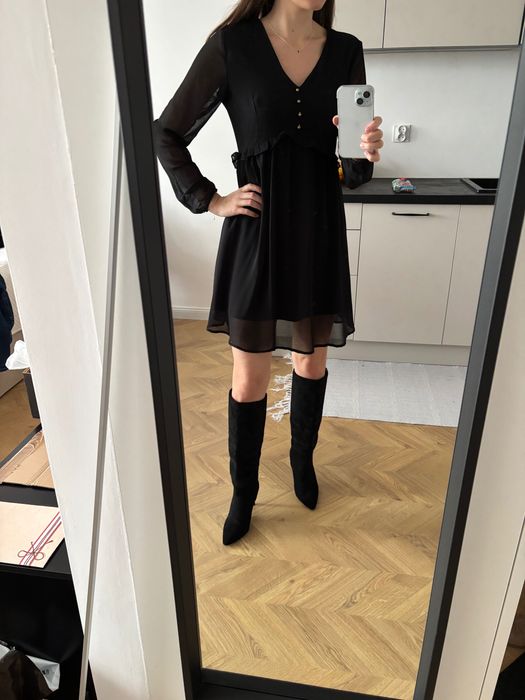 Elegancka czarna sukienka