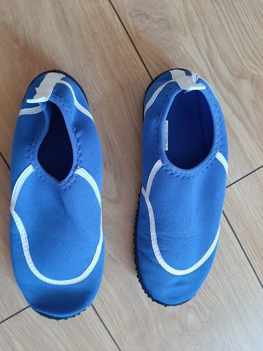 Sprzedam buty do chodzenia po wodzie rozm. 39