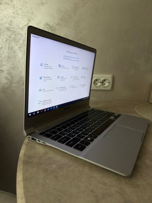 Samsung / Intel Core i7 / 4GB / 120GB SSD