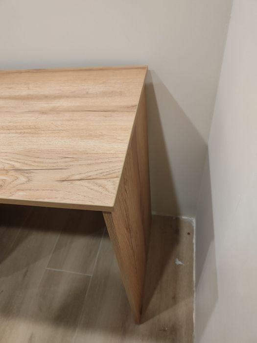 Biurko Jyskb 130 cm * 52 cm wys 81cm