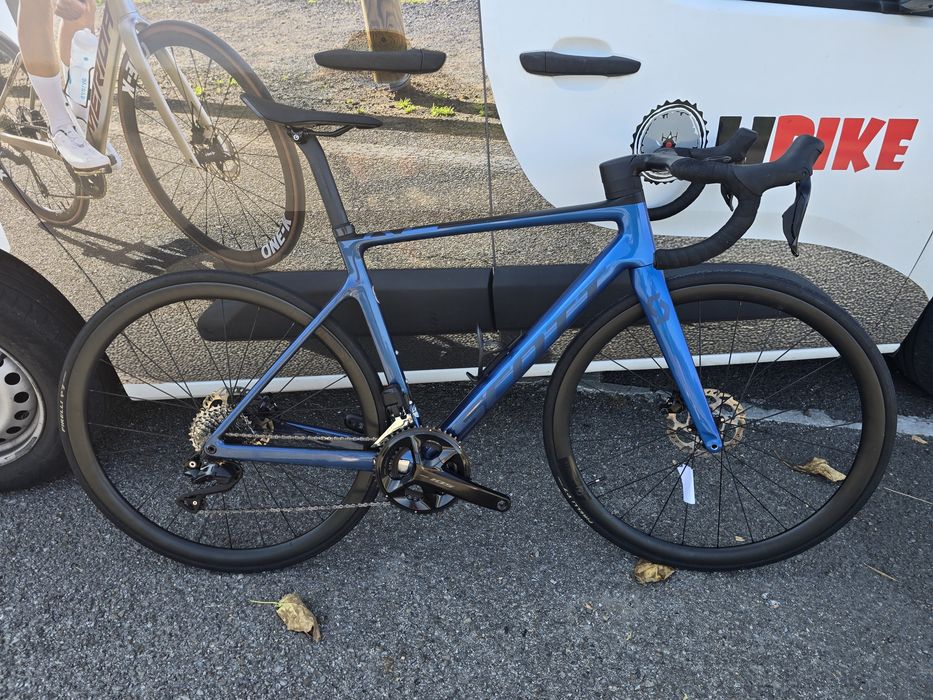 Scott addict carbono 105 di2 rodas carbono