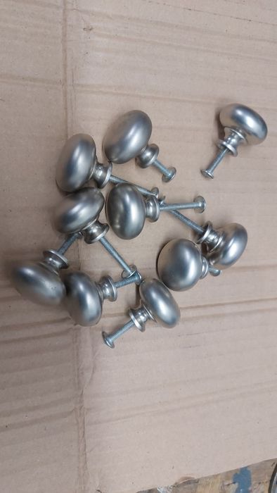 Uchwyty meblowe, gałki