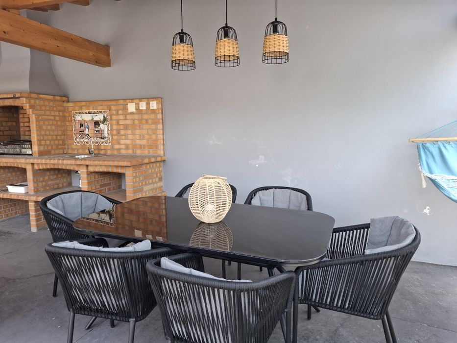 Conjunto Mesa de Vidro com 6 Cadeiras – COMO NOVO – 500€