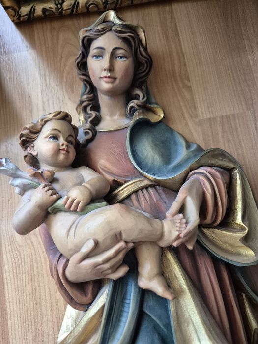 Madonna z dzieciątkiem z drewna