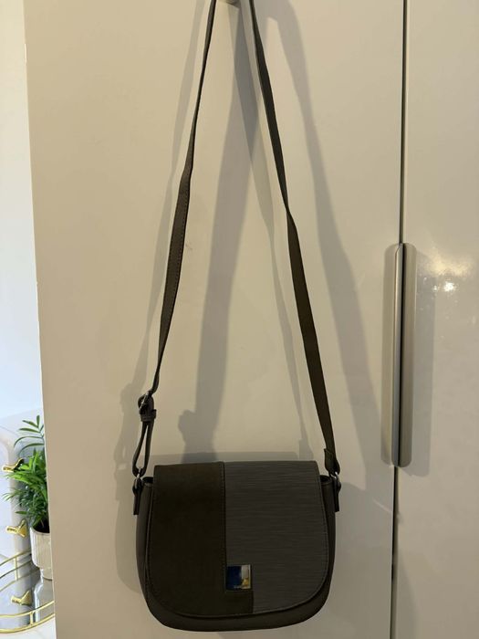 Szara torebka monarii