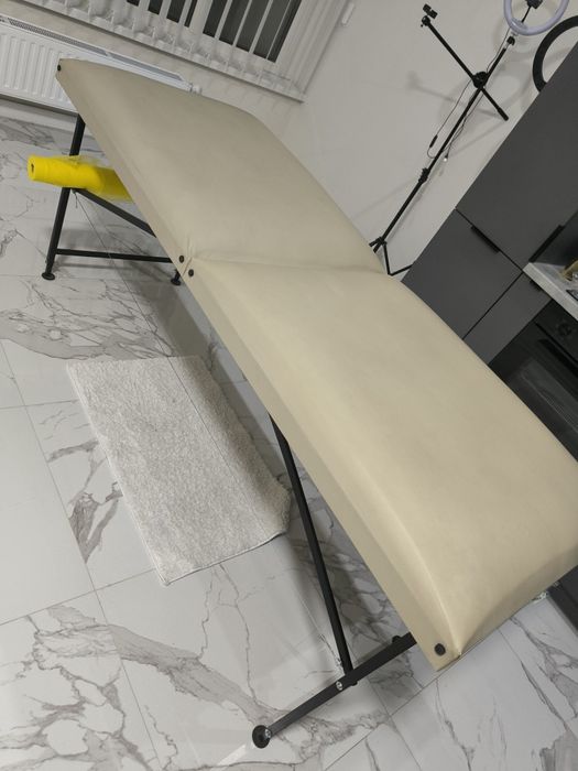 Міцна кушетка для б'юті