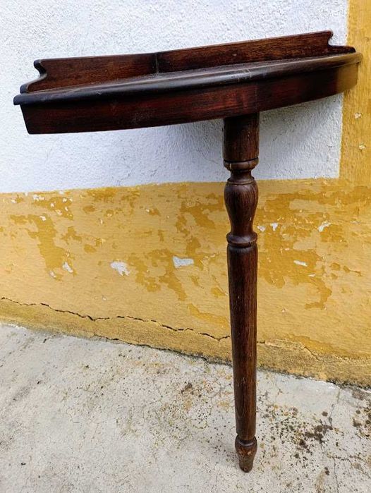 Mesa de canto de apoio perneta em madeira de vários tipos