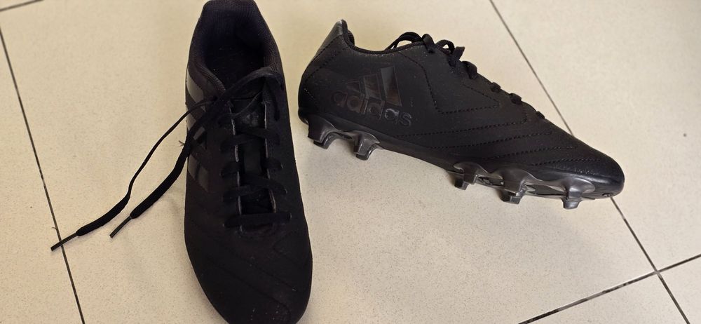 Chuteiras Adidas Pretas Novas – Tamanho 36
