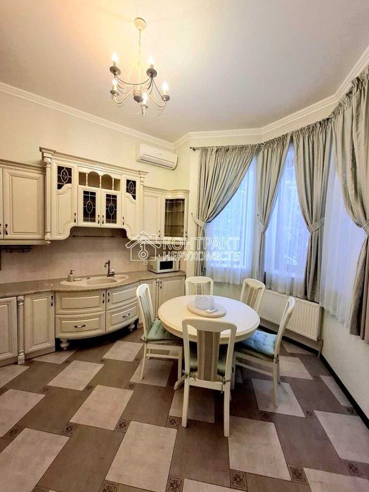 Продам будинок котедж 307 м2, з бомбосховищем, м. Студентська