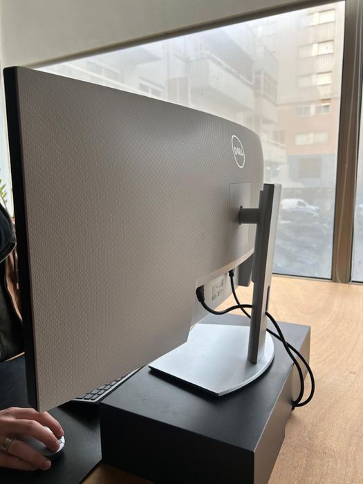 Monitor DELL curvo 34” QUAD HD ultra s3423dwc