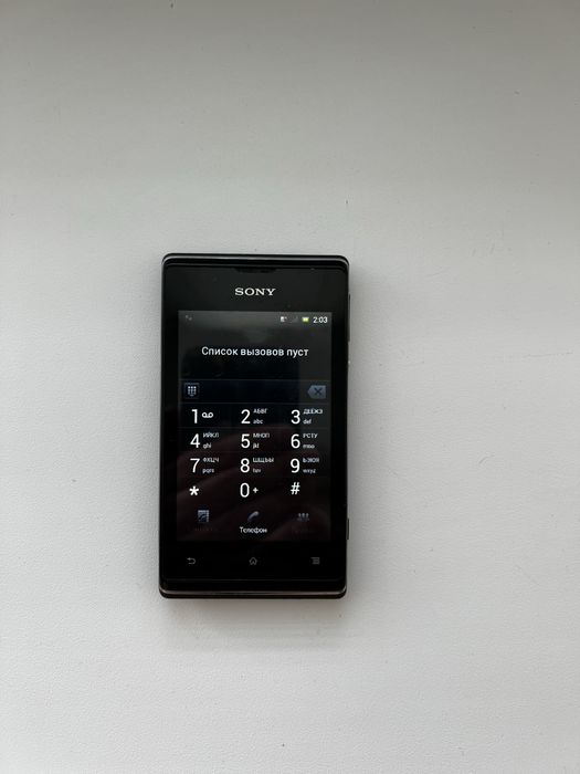 Sony Xperia E C1505 Black отличный телефон с хорошим приемом сигнала GSM что бы оставаться всегда на связи!