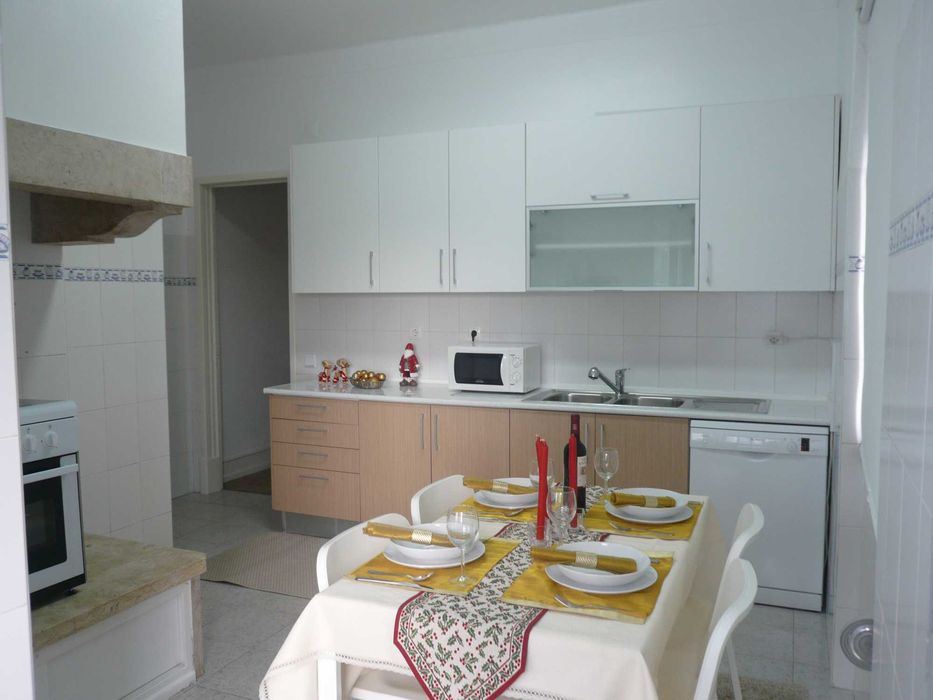 Quarto individual junto METRO Marques Pombal e Amoreiras