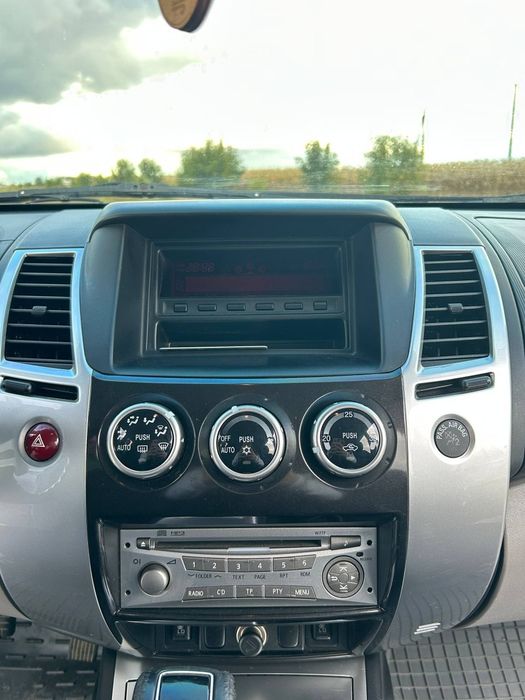 автомобіль паджеро спорт