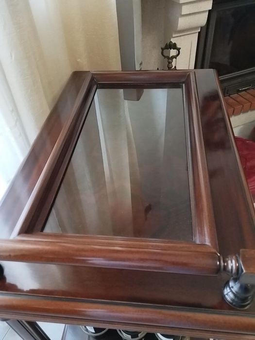 Carrinho de chá raiz de nogueira