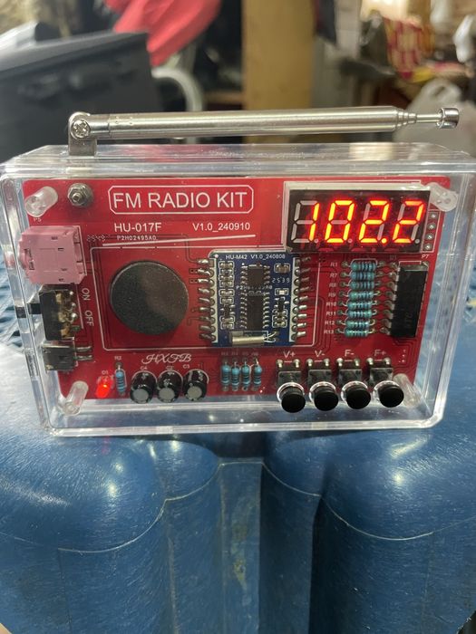 Радиоприемник в прозрачном корпусе