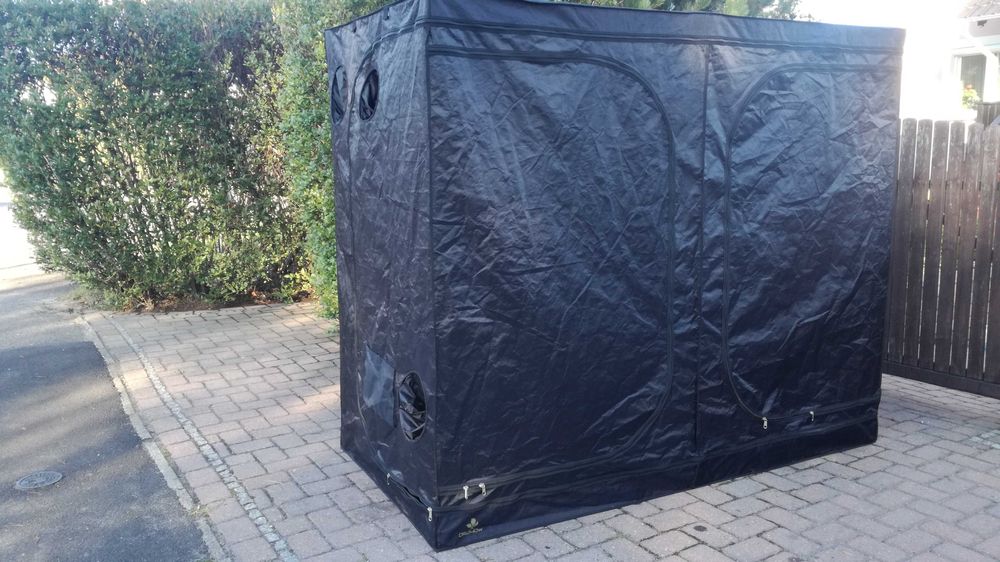 NAMIOT UPRAWOWY do uprawy roślin Dark Room DR240W