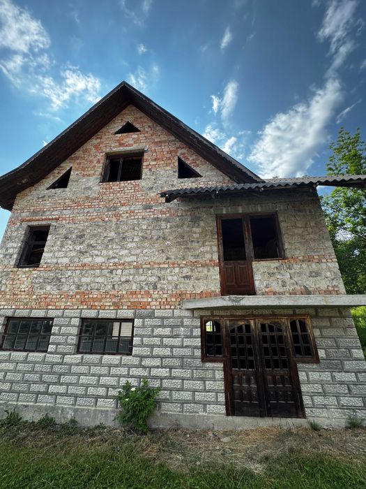 Продам будинок (незавершене будівництво) з земельною ділянкою 0.12 га