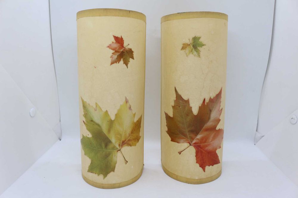 Par de Antigos Abajures em Meia Lua Desenho Folhas Secas