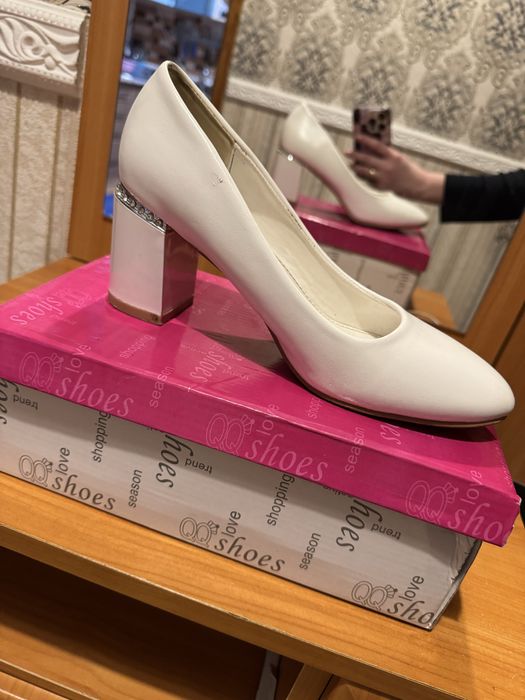 Туфлі білі весільні