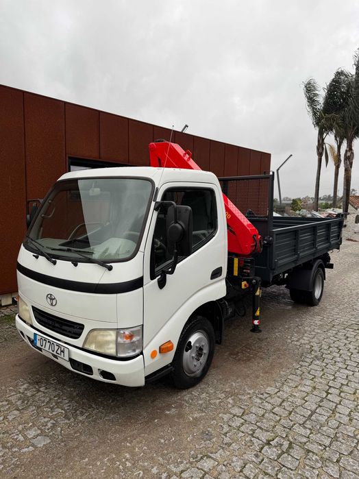 Carrinha toyota dyna tribasculante com grua