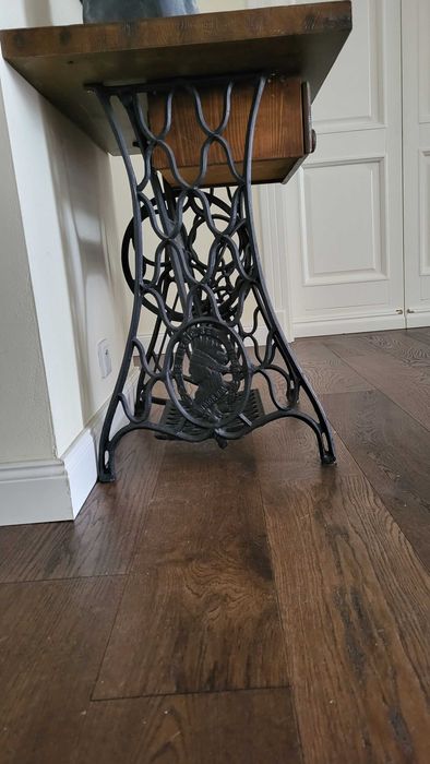 Konsola -stara maszyna do szycia