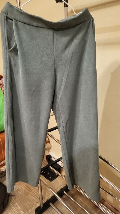 Продам одяг: штани, костюм, боді, блуза